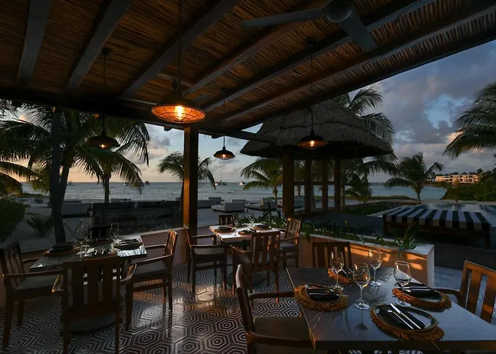 Casa Del Jaguar Beach Hotel